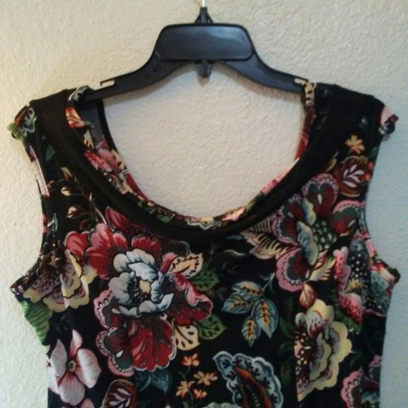 Flower designed black top - Picture 2 of 3